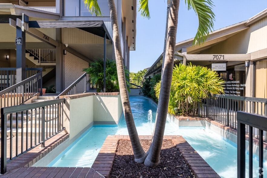 More Photos Of 7041-7111 W Commercial Blvd, Tamarac Unknown For Lease