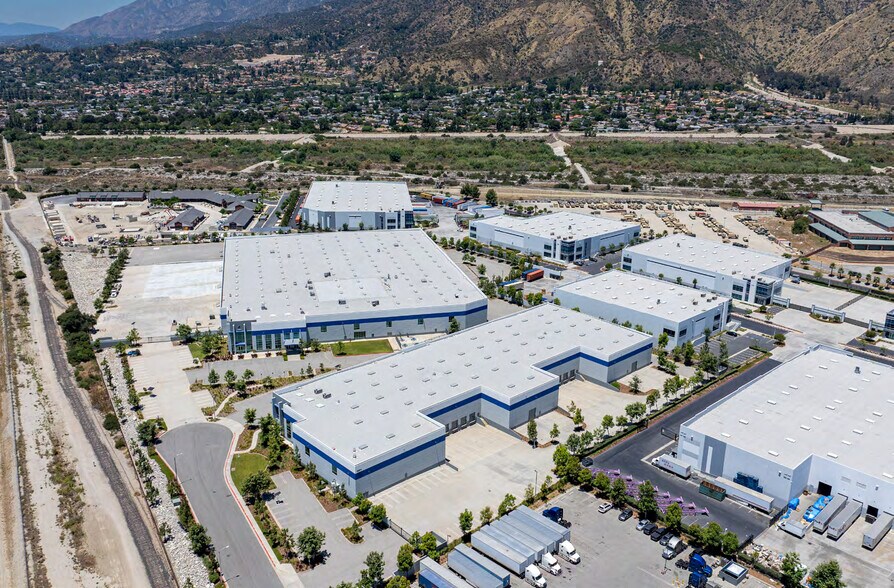 More Photos Of 1011 N Todd Ave, Azusa Warehouse For Lease