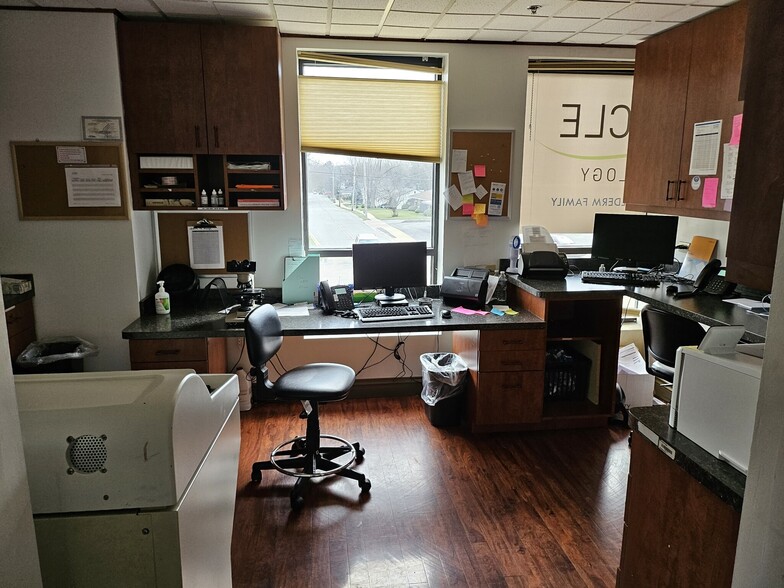 More Photos Of 275 Joliet St, Dyer Office For Sale