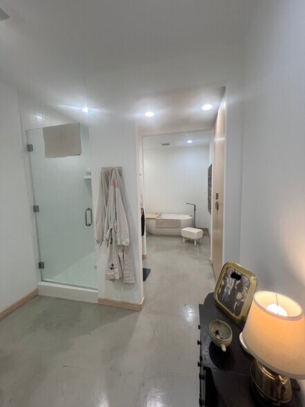 More Photos Of 4437 Telegraph Rd, Los Angeles Warehouse For Sale