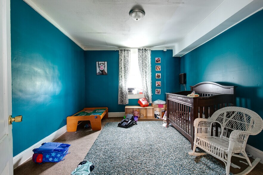 More Photos Of 705 Richmond Hwy, Richmond Showroom For Sale