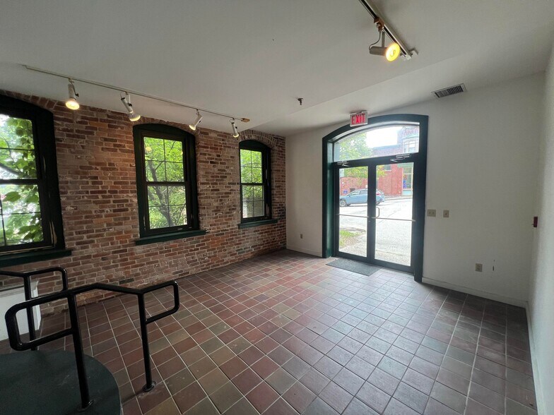 More Photos Of 31 S Main St, Concord General Retail For Sale