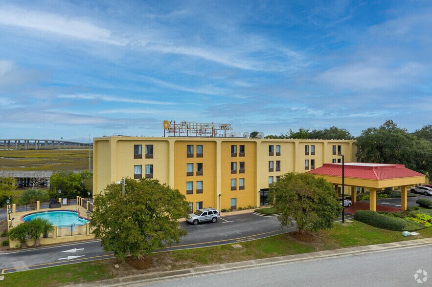 Primary Photo Of 11 Ashley Point Dr, Charleston Hotel For Sale