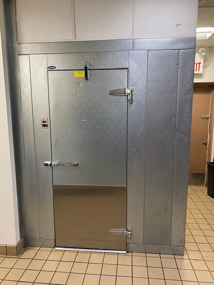 More Photos Of 1938 W North Ave, Chicago Restaurant For Lease
