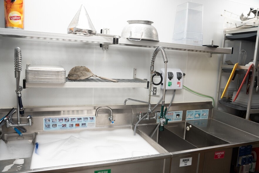 More Photos Of 11075 W IH-10, San Antonio General Retail For Lease