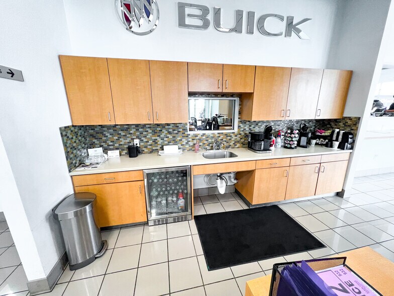 More Photos Of 3205 W Wall St, Midland Auto Dealership For Sale