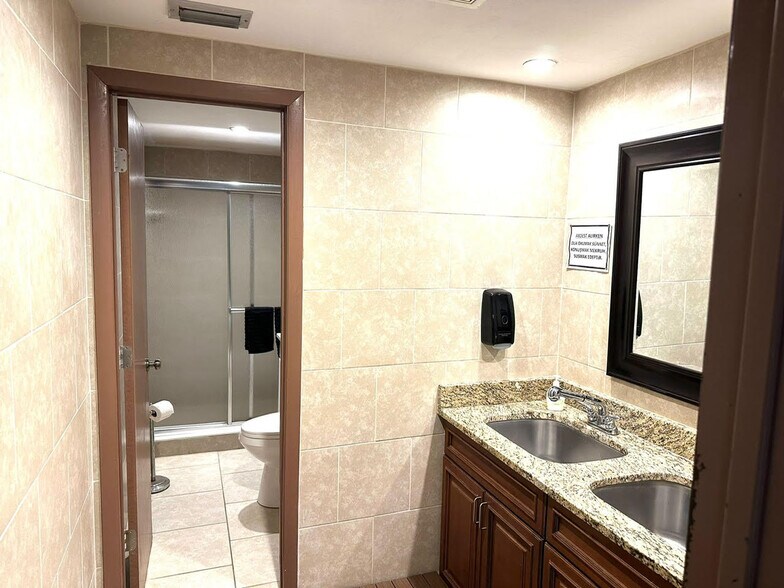 More Photos Of 940 S Winter Park Dr, Casselberry General Retail For Sale