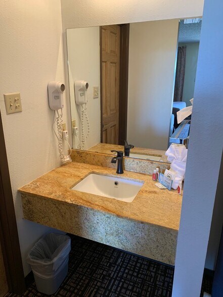 More Photos Of 715 Highway 64 E, Eagle Nest Hotel For Sale