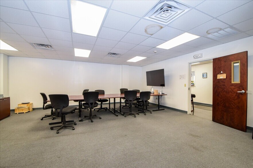 More Photos Of 103 Duncan Ln, Radford Distribution For Lease