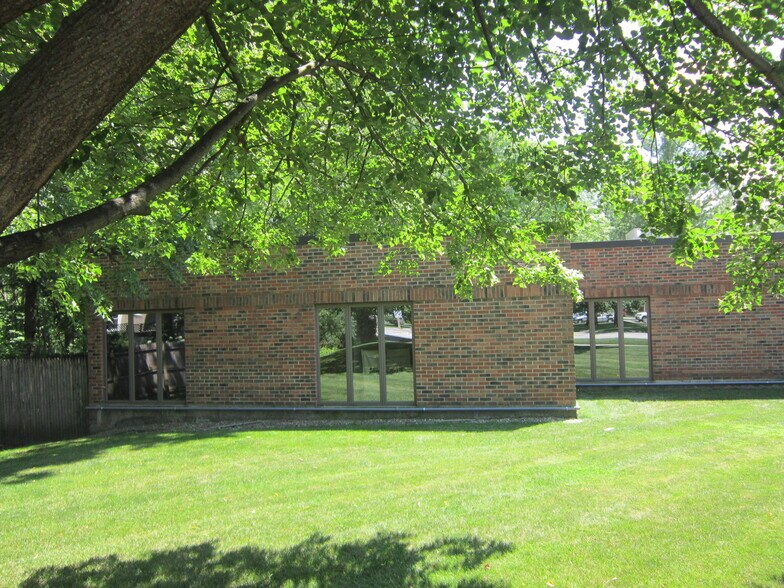 More Photos Of 1665-1695 Elk Blvd, Des Plaines Office For Lease