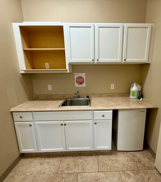 More Photos Of 9005 127 Av NW, Edmonton Flex For Lease