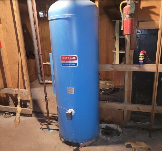 More Photos Of 300 6th St, Calumet Storefront Retail Residential For Sale