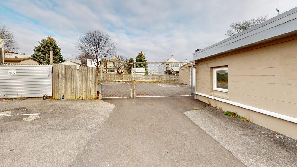 More Photos Of 17 Erie St, Albany Warehouse For Lease