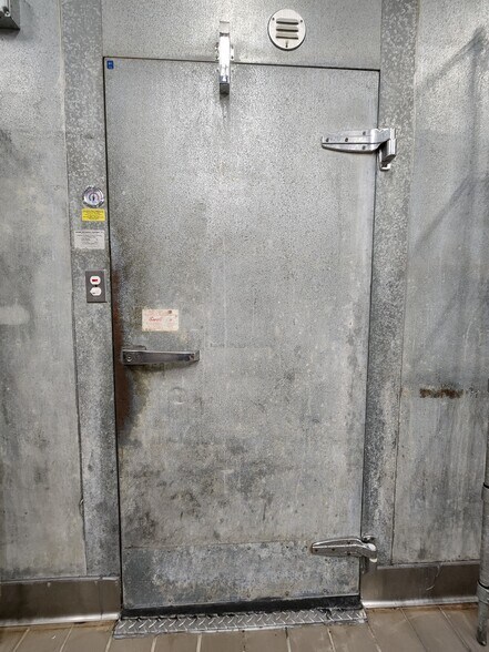 More Photos Of 1066-1070 S Fairfax Ave, Los Angeles Restaurant For Lease