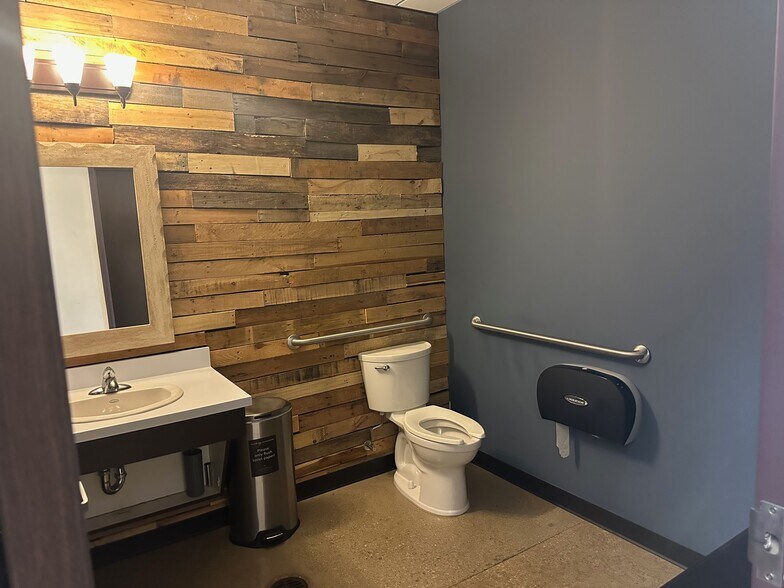 More Photos Of 1815 Morrissey Dr, Bloomington Warehouse For Sale