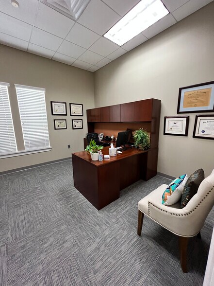More Photos Of 911 Outer Rd, Orlando Office For Sale