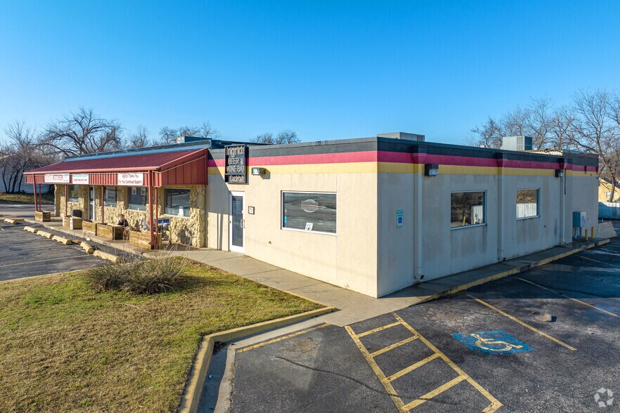 More Photos Of 3701 N Youngs Blvd, Oklahoma City Restaurant For Lease