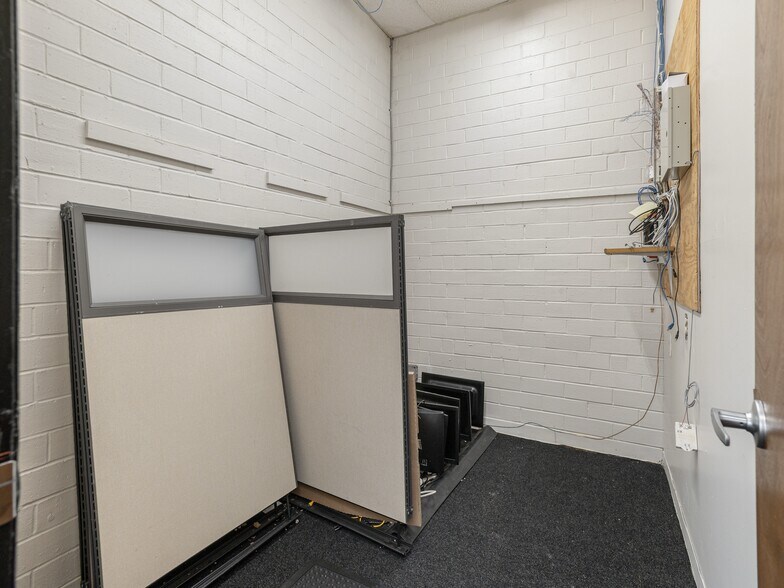 More Photos Of 579 Tunnel Rd, Asheville Freestanding For Lease