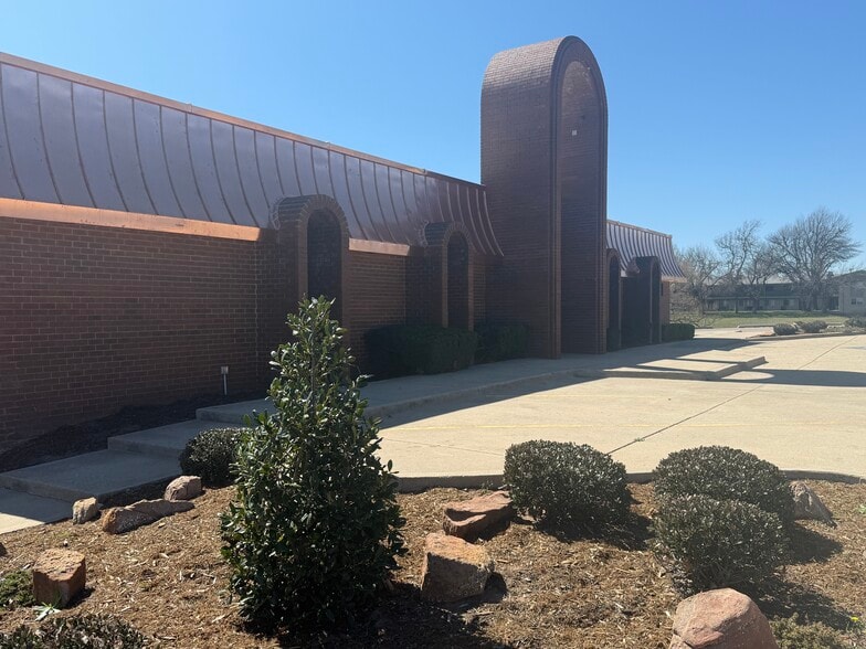 More Photos Of 2644 NW 63rd St, Oklahoma City Bank For Sale