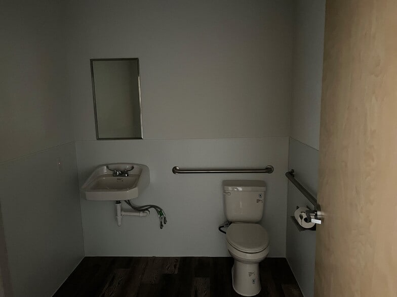 More Photos Of 11320 Mosier Valley Rd, Fort Worth Warehouse For Lease