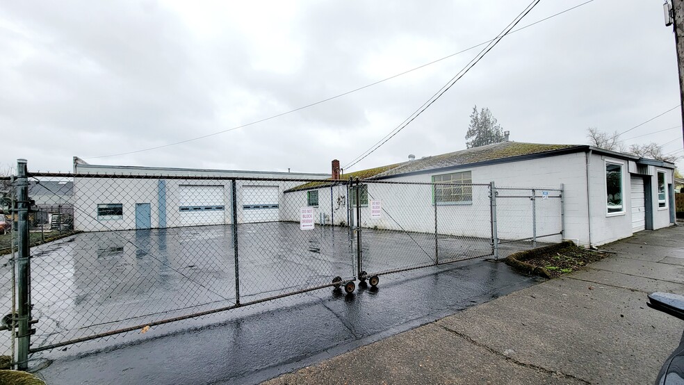 Primary Photo Of 2060 Warner St NE, Salem Warehouse For Sale