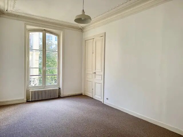 More Photos Of 85 Rue Taitbout, Paris Office For Sale