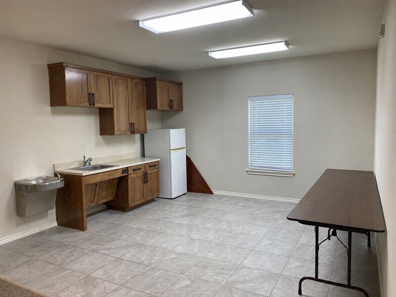 More Photos Of 1464 E Whitestone Blvd, Cedar Park Medical For Sale