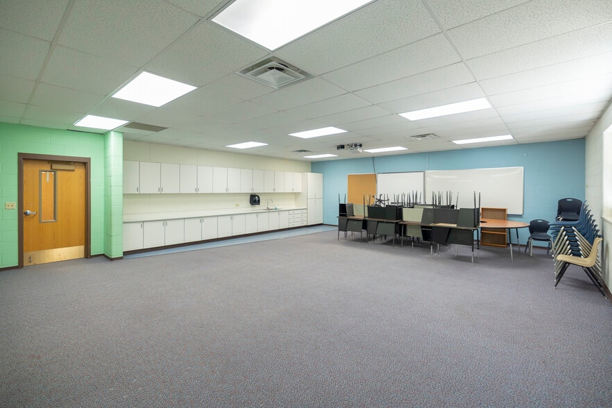 More Photos Of 202 Topaz Ave, Granby Schools For Sale