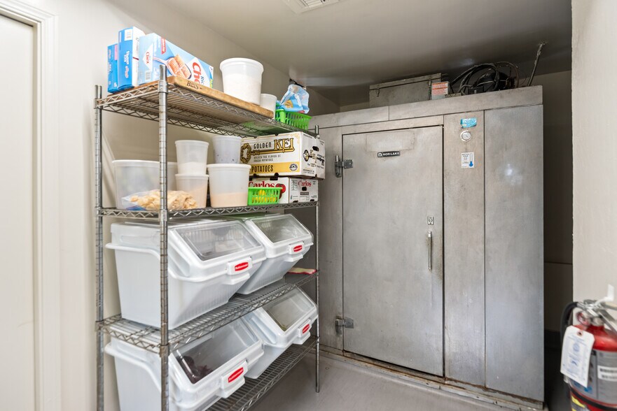 More Photos Of 14496 Oak Pl, Saratoga Restaurant For Sale