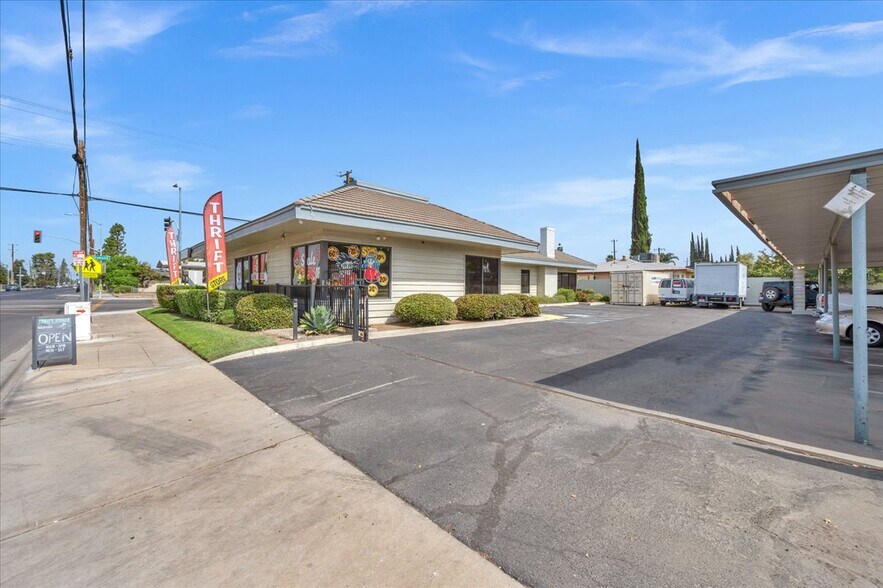 More Photos Of 445 W Dakota Ave, Fresno Office Residential For Sale