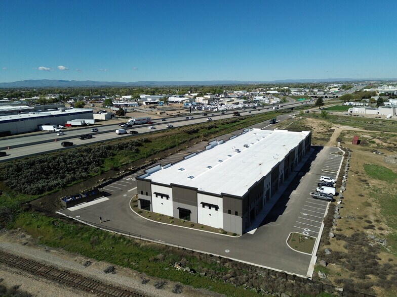 More Photos Of 2200 E Chisholm Dr, Nampa Showroom For Lease