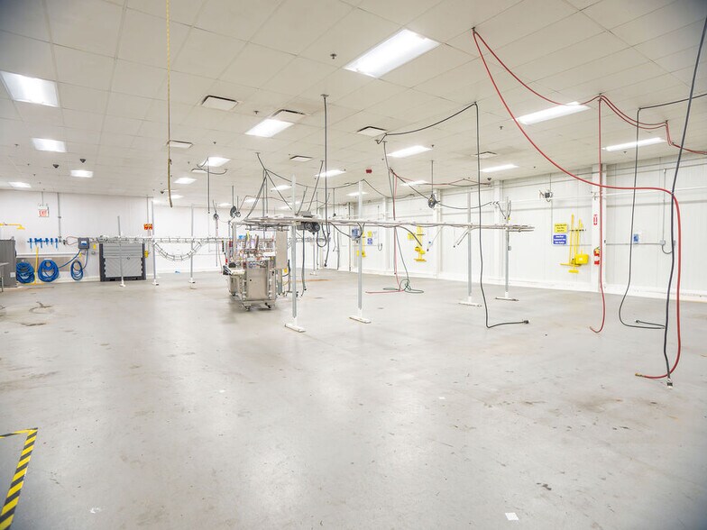 More Photos Of 2733 W Harrison St, Chicago Warehouse For Sale