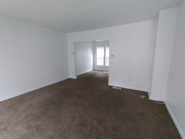 More Photos Of 25 Maynard Ct, Pontiac Apartments For Sale