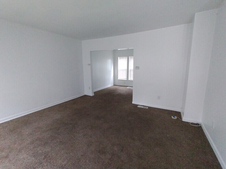 More Photos Of 25 Maynard Ct, Pontiac Apartments For Sale