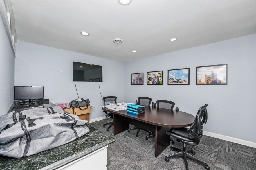 More Photos Of 5515 W Florist Ave, Milwaukee Warehouse For Sale