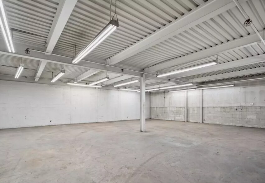 More Photos Of 2929 S Chase Ave, Milwaukee Warehouse For Sale
