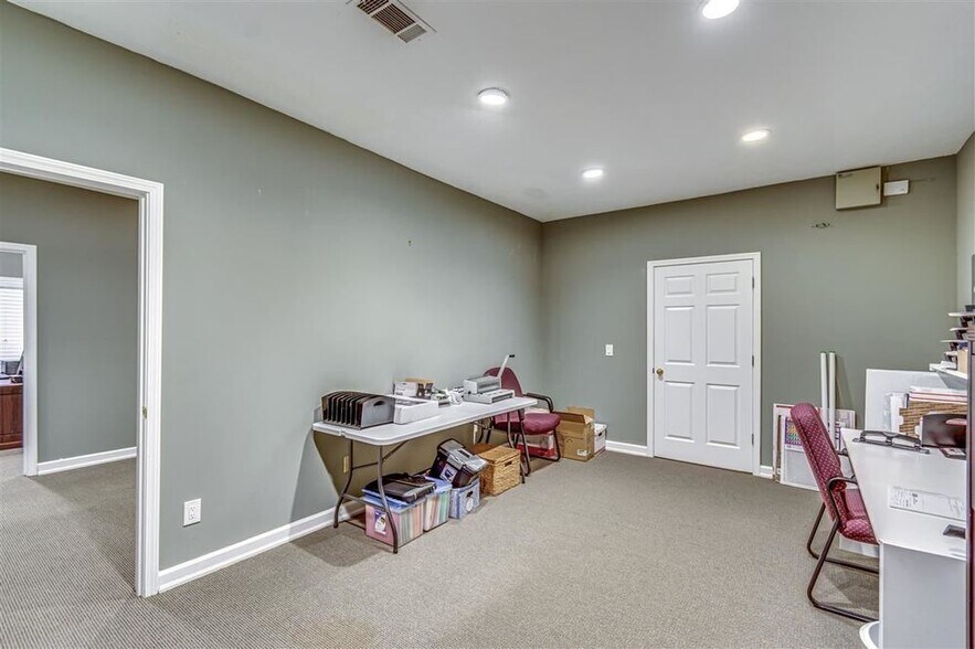 More Photos Of 401 Cross Park Dr, Pearl Storefront Retail Office For Sale