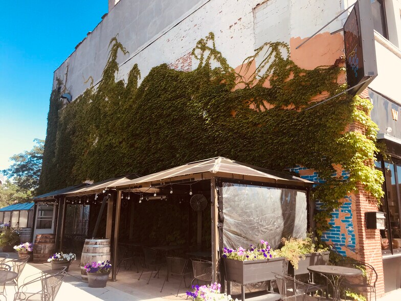 More Photos Of 5611 6th Ave, Kenosha Restaurant For Sale