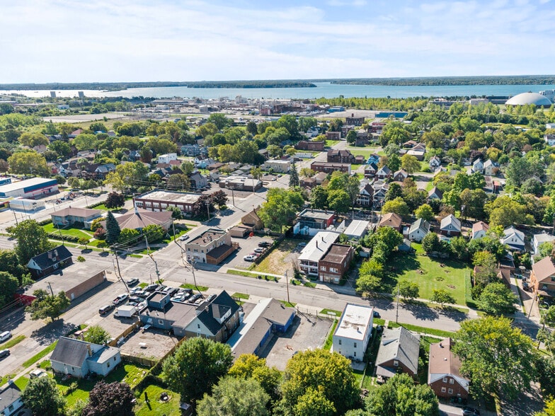 More Photos Of 2314-2318 Niagara St, Niagara Falls Freestanding For Lease