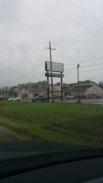 More Photos Of 148 Creekside Dr, Kokomo Storefront For Lease