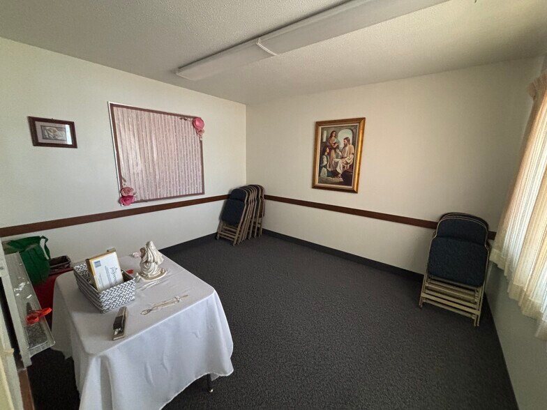 More Photos Of 1514 1st Ave, Belle Plaine Religious Facility For Sale