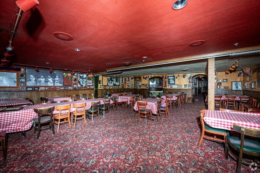 More Photos Of 6045 E 86th St, Indianapolis Restaurant For Sale