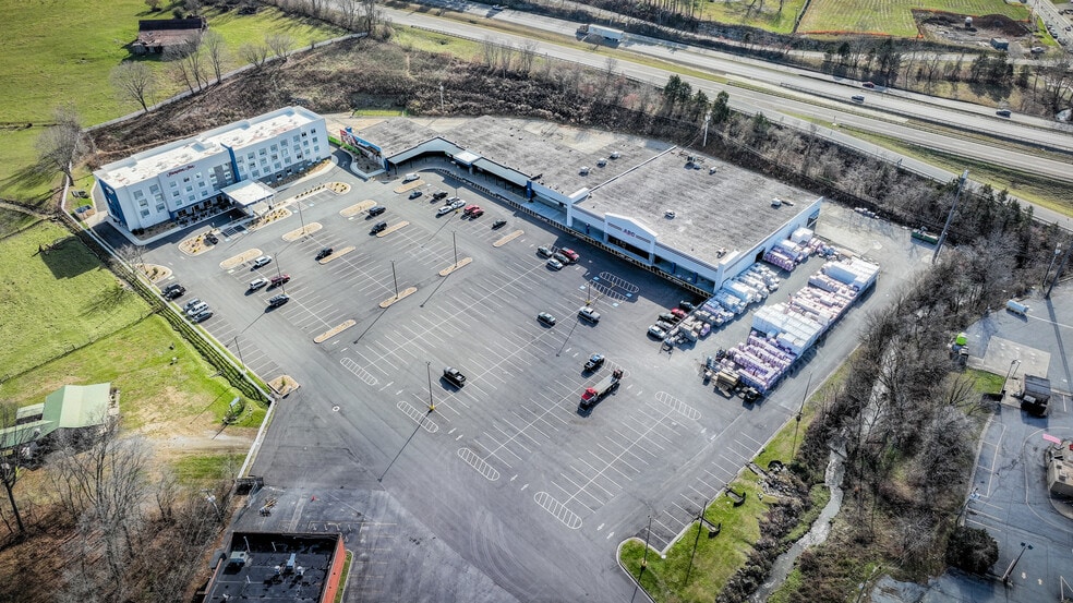 More Photos Of 510-574 Cummings St, Abingdon Unknown For Lease