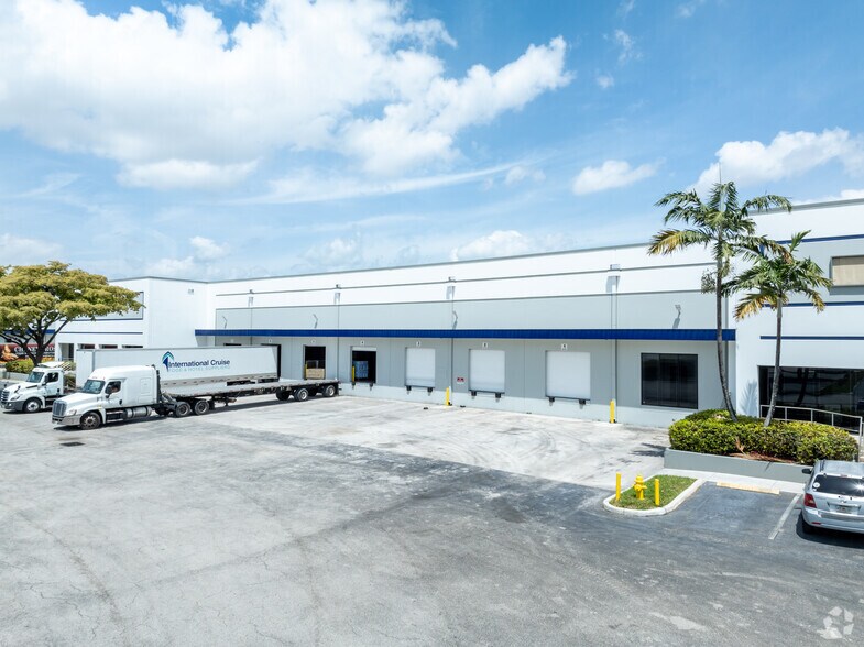 More Photos Of 11825 NW 100th Rd, Medley Warehouse For Lease