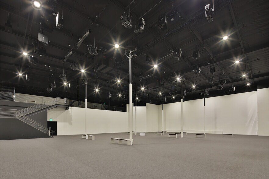 More Photos Of 6400 W Sunset Blvd, Los Angeles Storefront For Lease