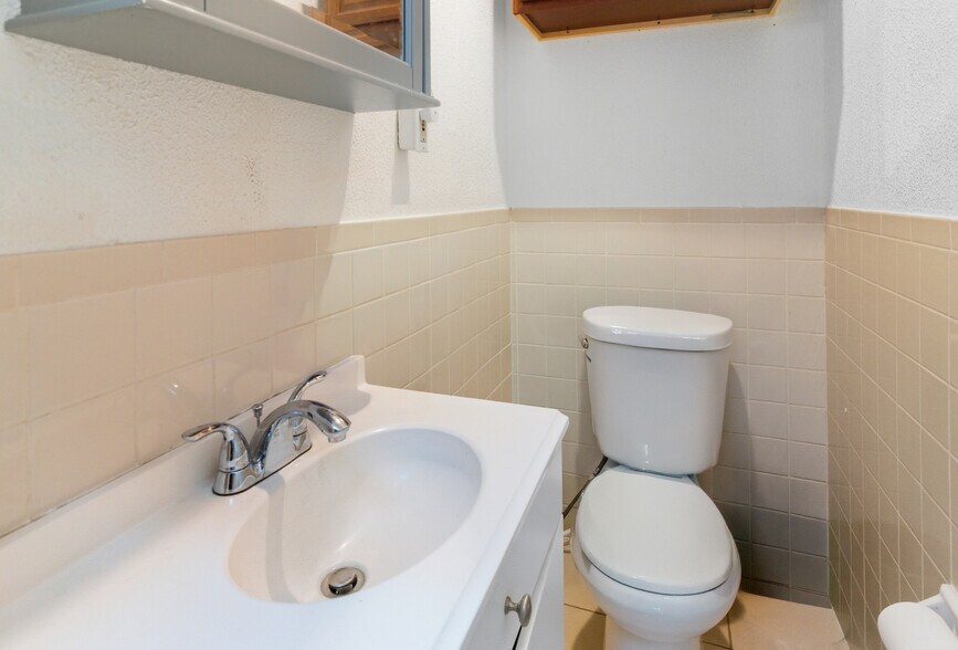 More Photos Of 449 Orange St, Newark Storefront Retail Residential For Sale