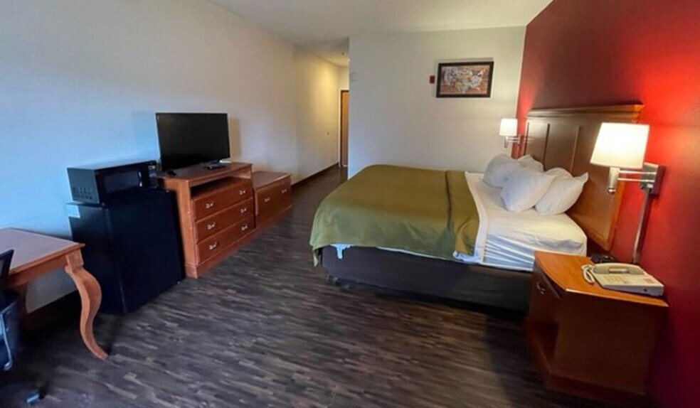 More Photos Of 717 E Bannerman Ave, Redgranite Hotel For Sale