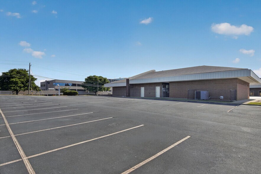 More Photos Of 500 18th St, Columbus Medical For Lease
