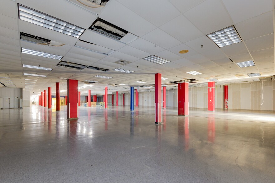 More Photos Of 2700 Miamisburg Centerville Rd, Dayton Department Store For Lease