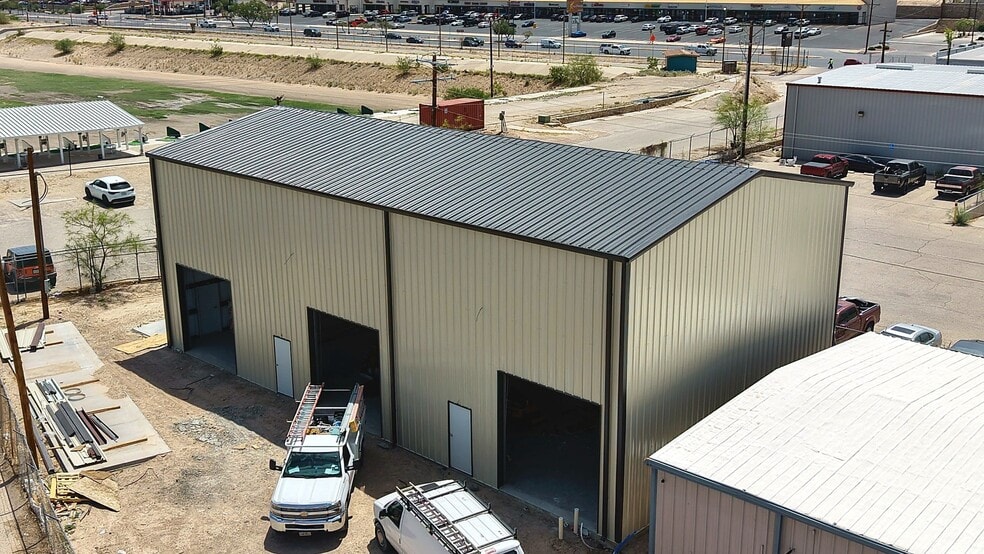 More Photos Of 11237 Rojas Dr, El Paso Freestanding For Lease